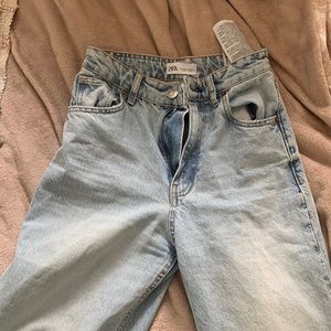 Zara jeans,l! Only worn twice